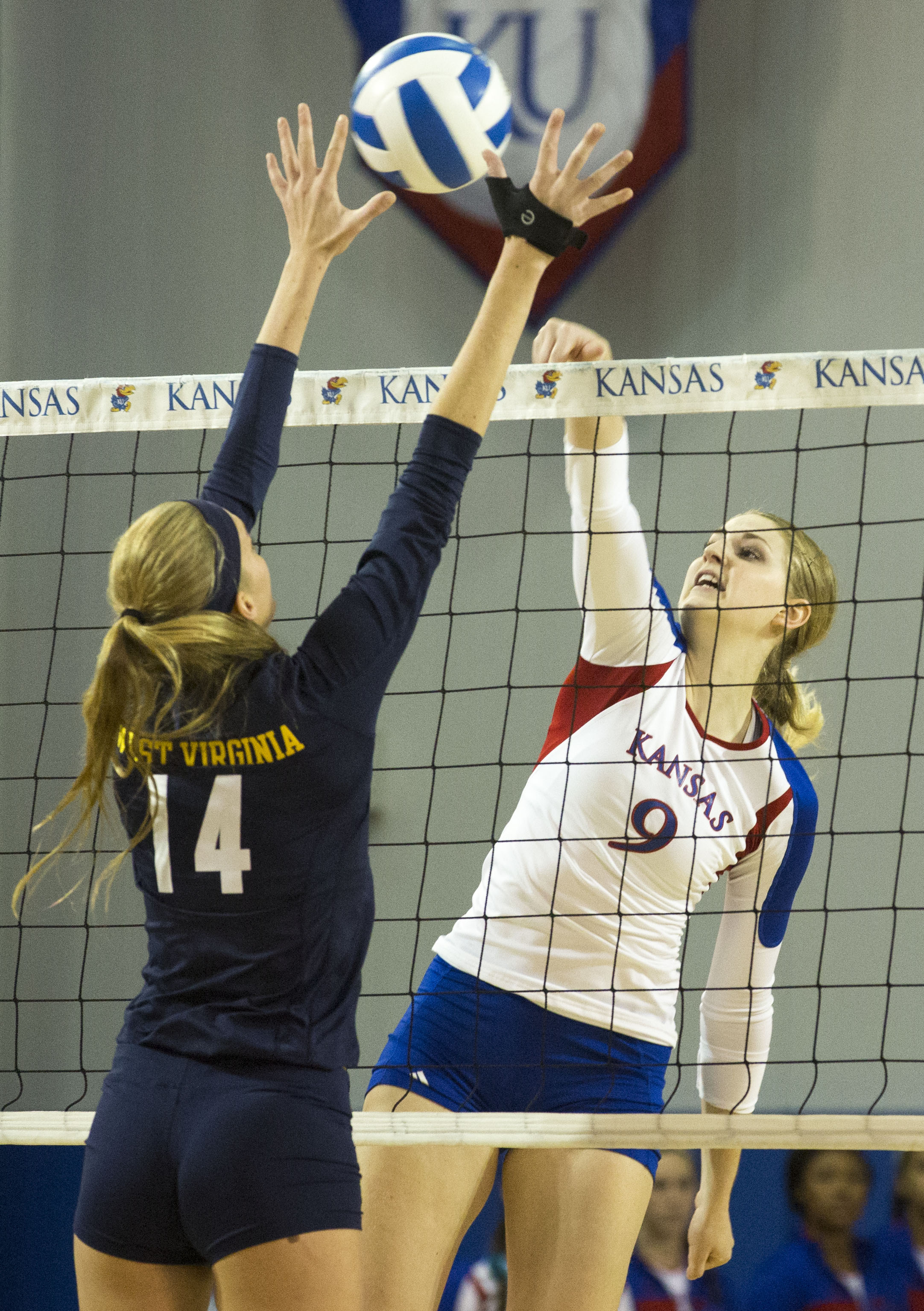 Photo gallery Kansas Volleyball vs. West Virginia News, Sports, Jobs Lawrence JournalWorld